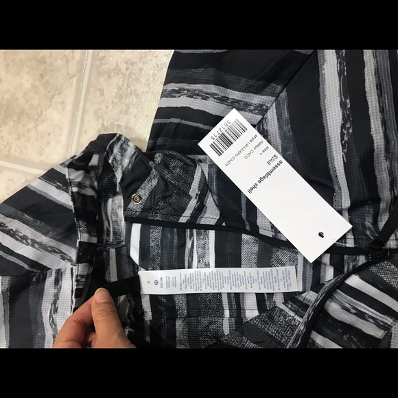 FINAL SALE Lululemon assemblage shell windbreaker - Picture 2 of 5